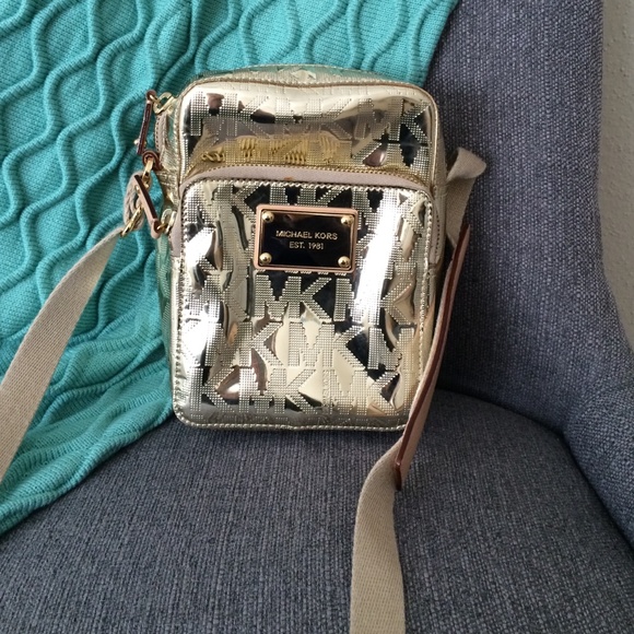 Michael Kors crossbody! Super cute!