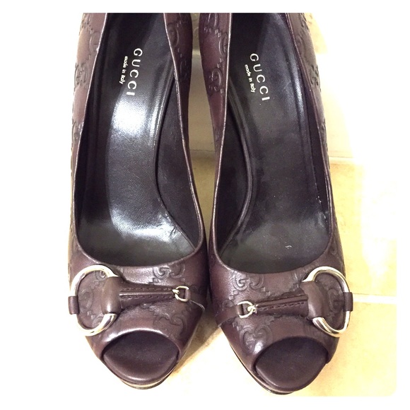 100% authentic Gucci Peep toe Pumps!