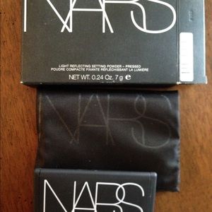 Light reflecting setting powder