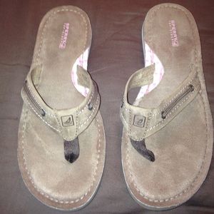 Sperry flip flops