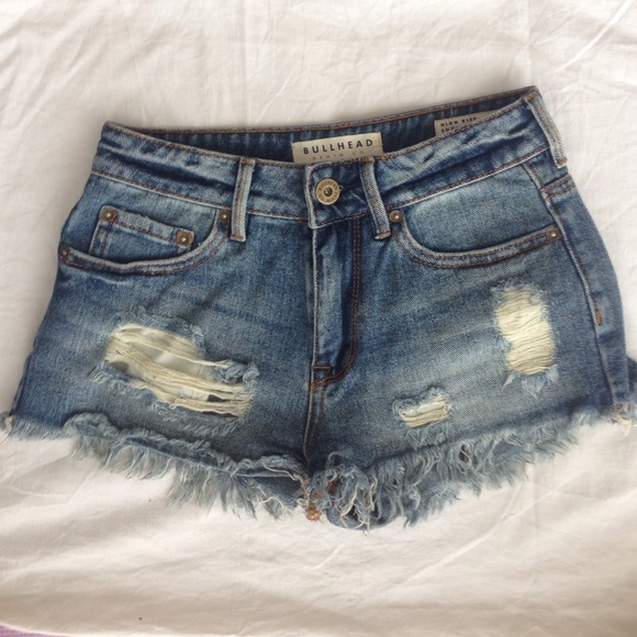Bullhead high rise distressed denim shorts
