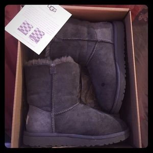 Bailey button grey UGGs KIDS size