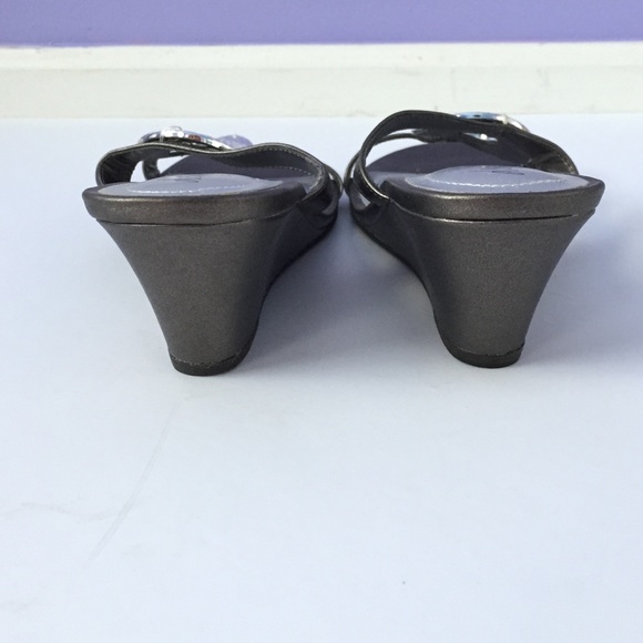 Sandals - Picture 2 of 3