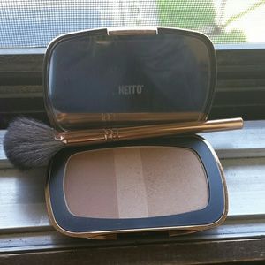 Bare minerals bronzer.