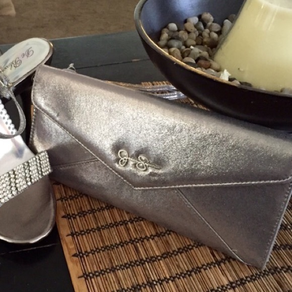 Jessica Simpson clutch