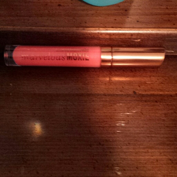 **SOLD* Bare minerals marvelous moxie lipgloss.