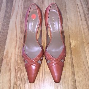 Tahari Pumps