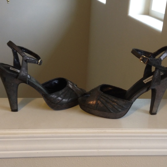Steve Madden Olive Sandal