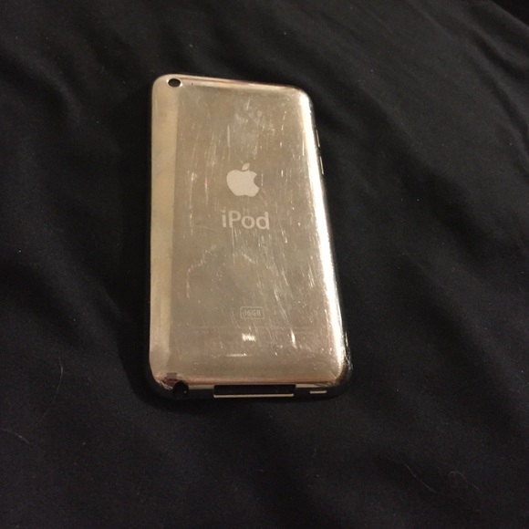 iPod Touch - Picture 2 of 3