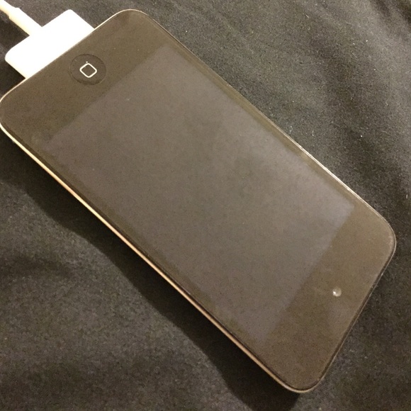 iPod Touch - Picture 3 of 3