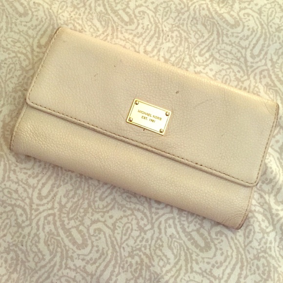 White Micheal Kors wallet