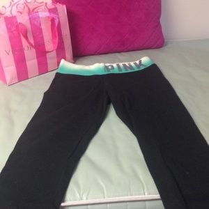 Cropped VS pink Yoga pants