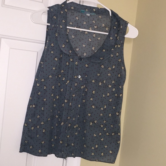 Mini birds design Short sleeve blouse in Sz L