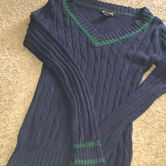 Navy V-neck sweater blue with green accent Sz L