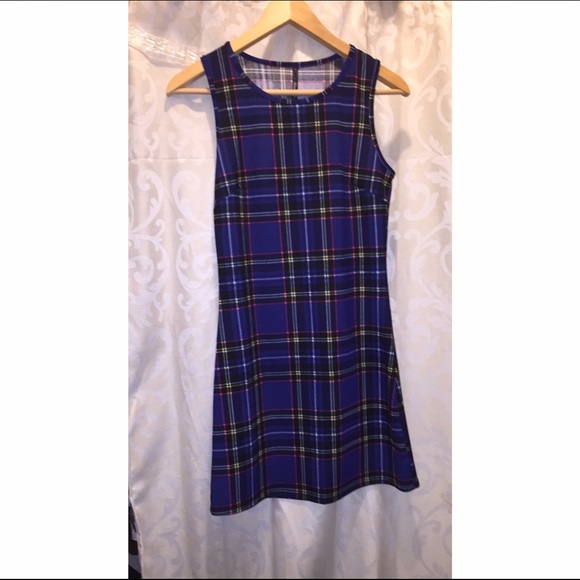 Super cute plaid dress.