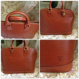 ♥️SOLD♥️✨LOUIS VUITTON EPI ALMA BAG✨