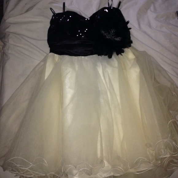 Dress with white tool bottom,black top, strapless.