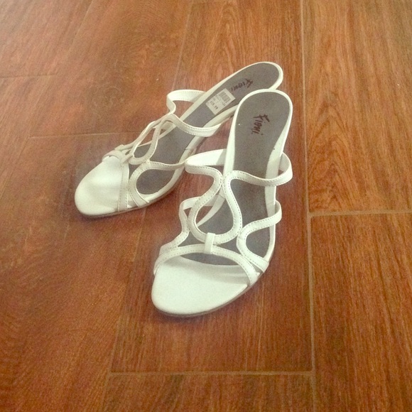 NWT WHITE HEELS!