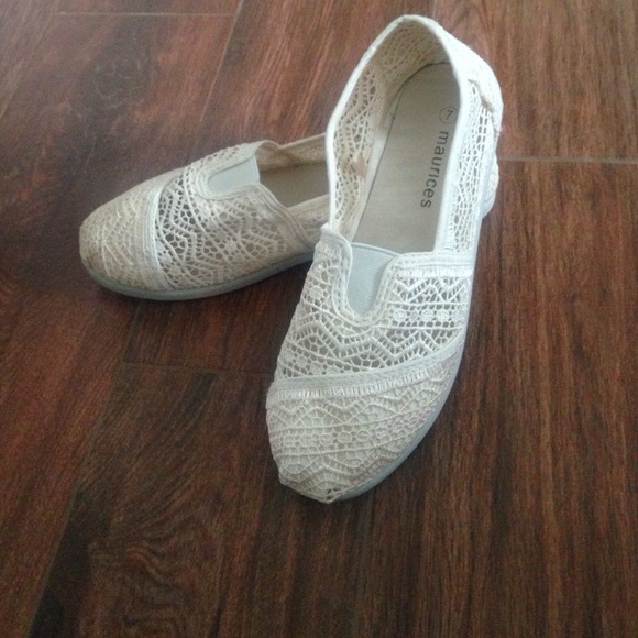 NWOT lace shoes