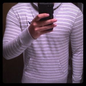 AEO classic fit sweater. Men's medium. Barely warn