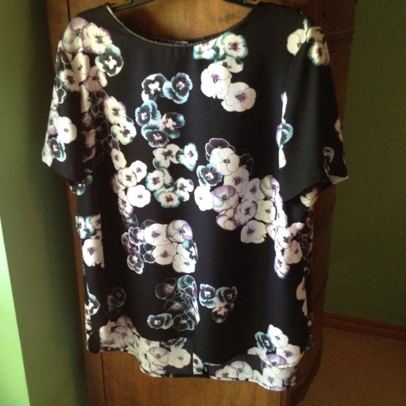 NWOT Ethereal Floral Print Long Blouse