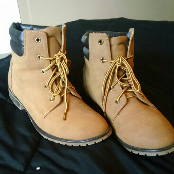 🚫SOLD🚫Madden Girl Construction Boots