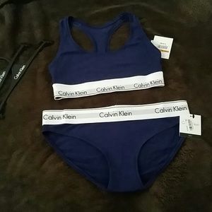 SOLD🚫🚫Calvin klein signature sports bra set🚫🚫
