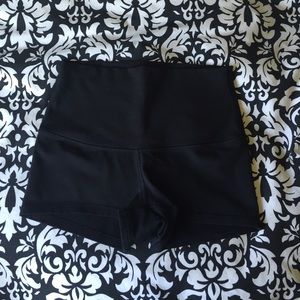 Lululemon Black Boogie Shorts - barely worn