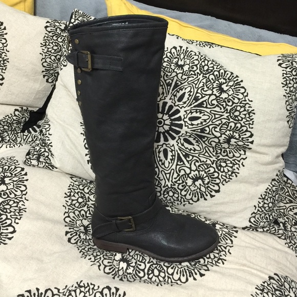 Black boots with zipper and studs in the back