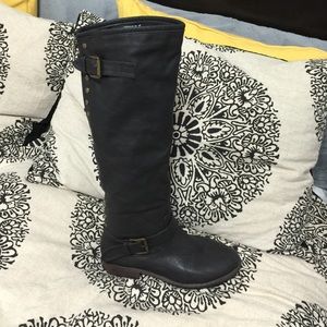 Black boots with zipper and studs in the back
