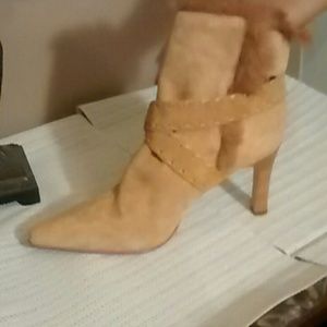NWOT Antonio Melani, Suede and fur boots