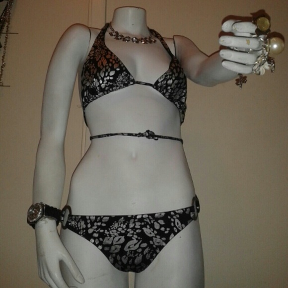 Victoria Secrets bikini - Picture 2 of 4