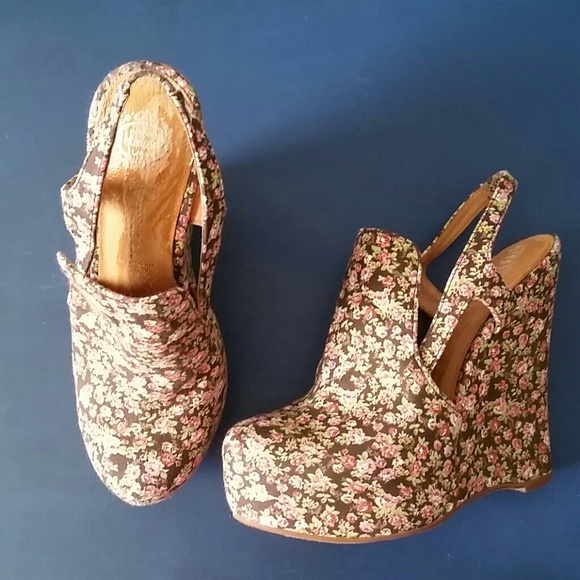 Jeffrey Campbell brown floral Darian wedges size 8