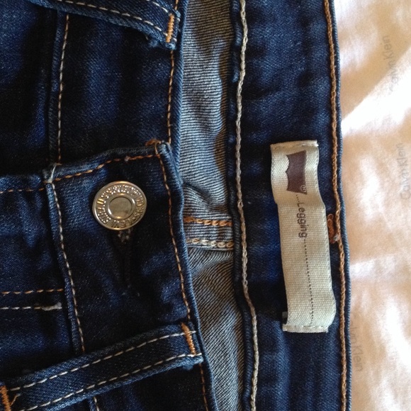 Levis - Picture 2 of 3