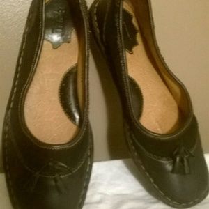 Blitz price drop.Born walking shoes