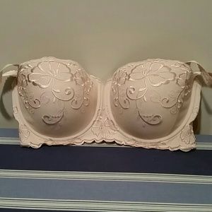 Maidenform Bra size 40D