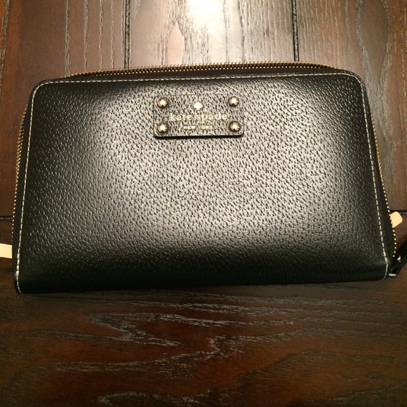 Zip travel wallet (black)