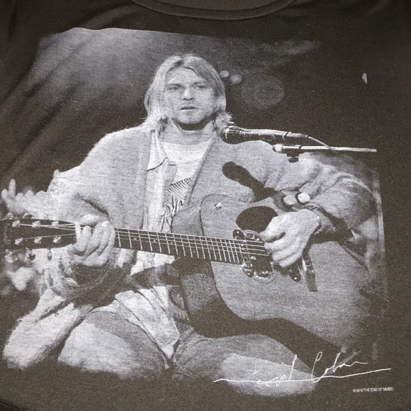 Tops - Kurt Cobain T-Shirt 🎸🎶