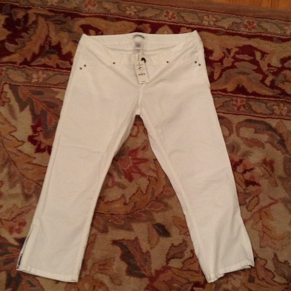 Express capris size 8 new with tags!!