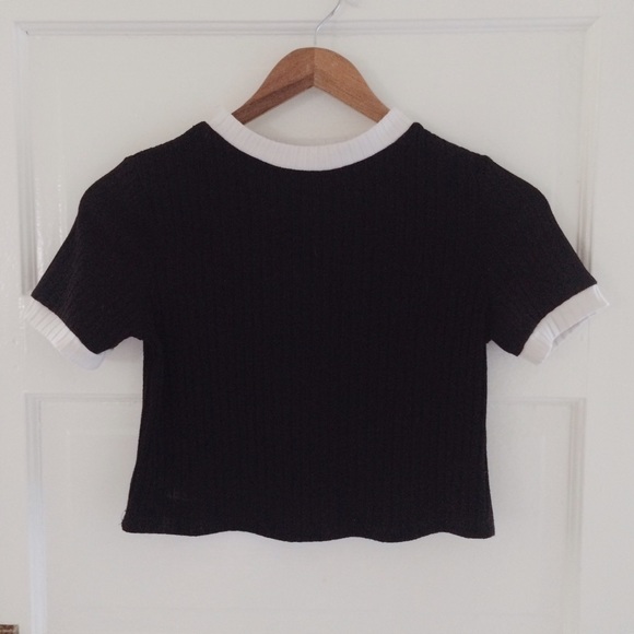 Brandy Melville Tops - brandy melville contrast trim knit top