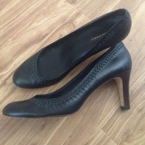 Black Banana Republic Pumps