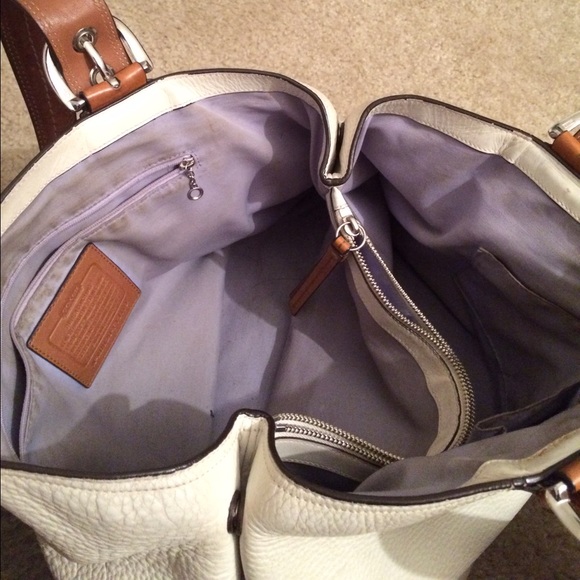 Authentic Leather Coach Bag. - Picture 3 of 4