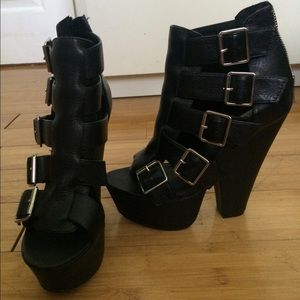 Steve Madden Black Platform heels