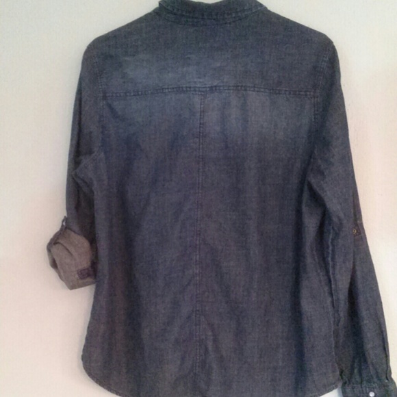 ๐ซ๐ซ Sold! Dark Chambray Shirt with Pearl Snaps - Picture 2 of 2