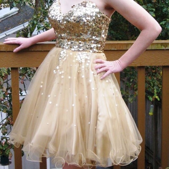 Beautiful Gold sparkle Homecoming dress!