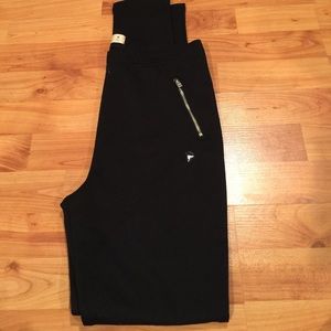 Hollister black leggings. NEVER WORN.