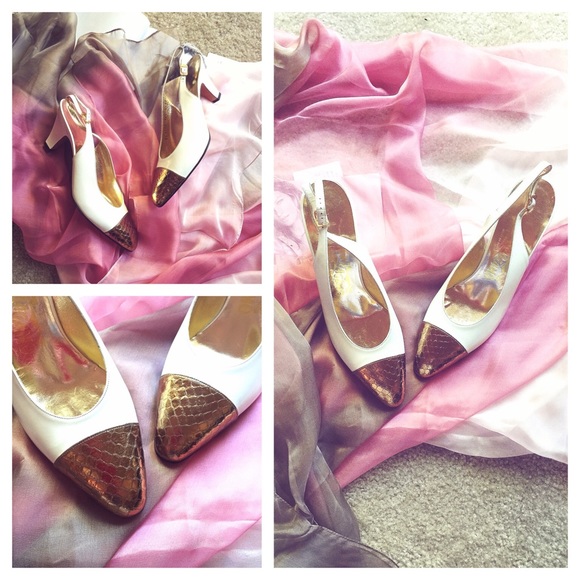 New Ferragamo Royal Gold Cap Toe Sling Back Heels - Picture 2 of 4