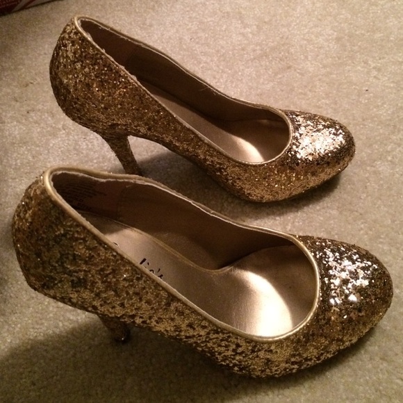Candie's Gold sparkle heels!