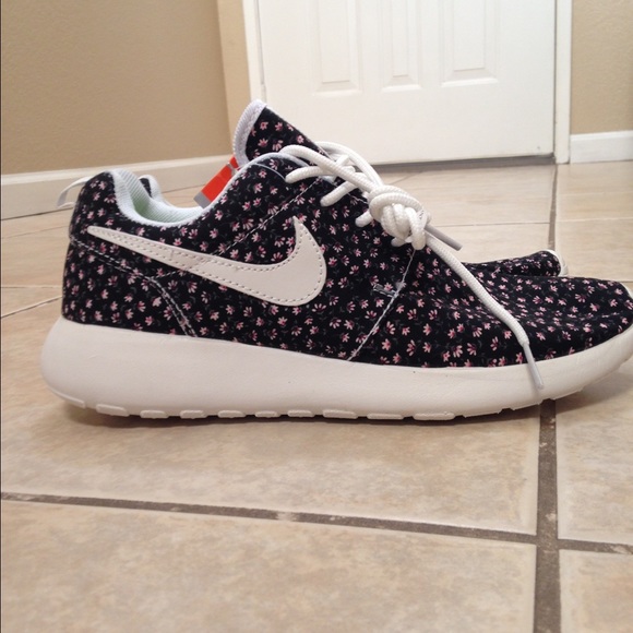 Floral Nike Roshe Runs