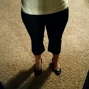 SOLD IN BUNDLE New York and Co Black Capri pants